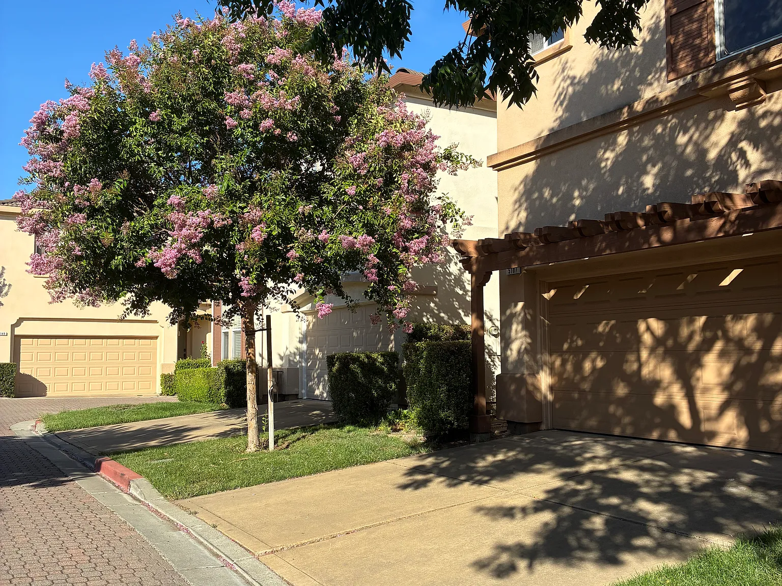 3 bed, 2.5 bath, 1719 sqft, $4,100 — Photo 4