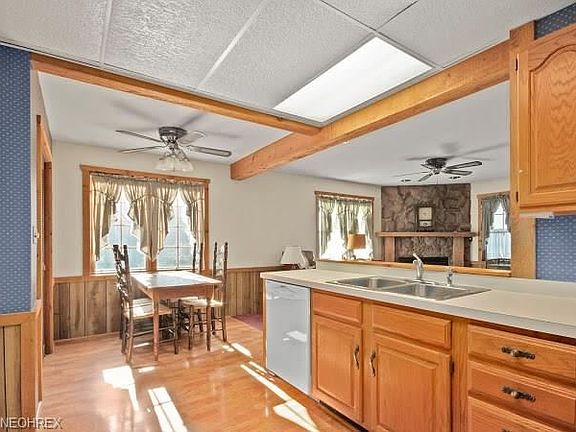 2nd image of 350 N Main St