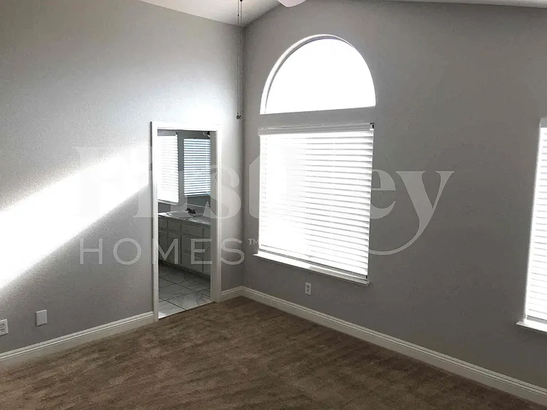 8041 Hilliard Ave — Photo 16