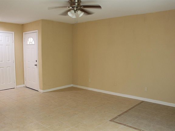 5th image of 16111 Aspenglenn Dr APT 609