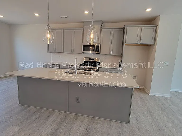 2354 Donnelly Hills Ln — Photo 12