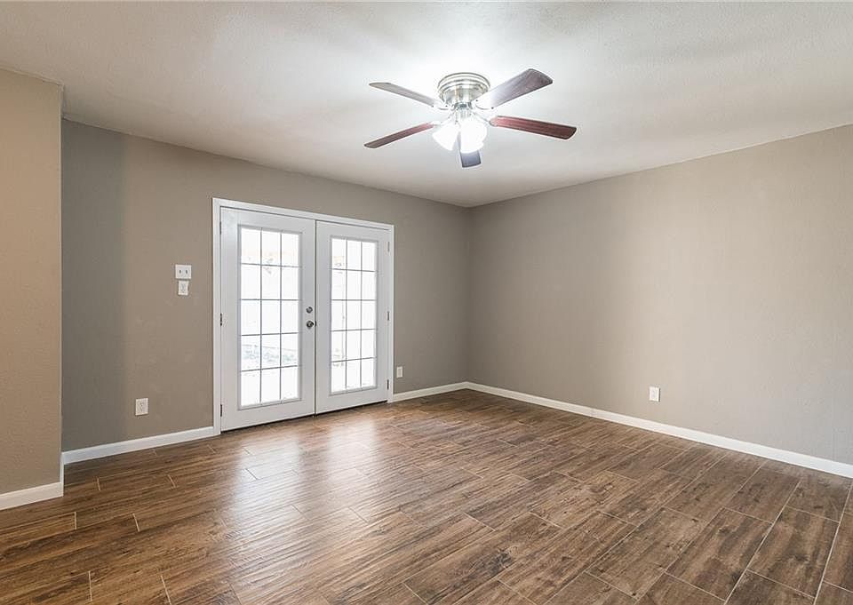1st image of 416 Valley Park Dr