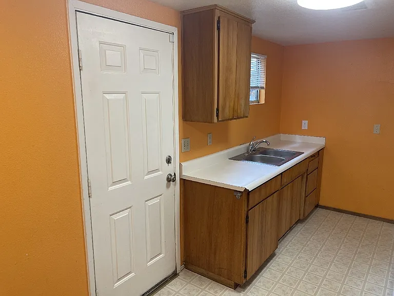 1092 Humboldt Ave — Photo 12