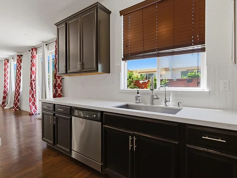 510 E Albertina Ave — Photo 24