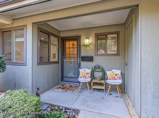 28 Friendship Ct, Red Bank, NJ 07701