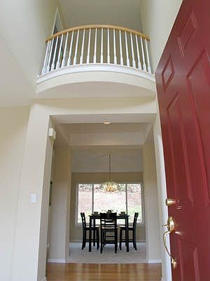 Soaring Entry with Romeo & Juliet Balcony