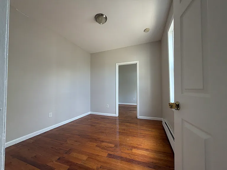 311 S 6th St #3H — Photo 4
