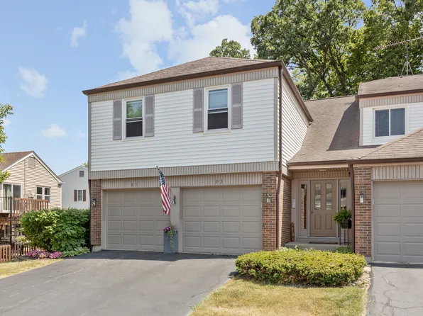 245 Auburn Ct #245, Saint Charles, IL 60174