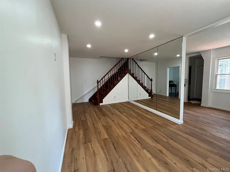 6 Alexander Pl — Photo 11