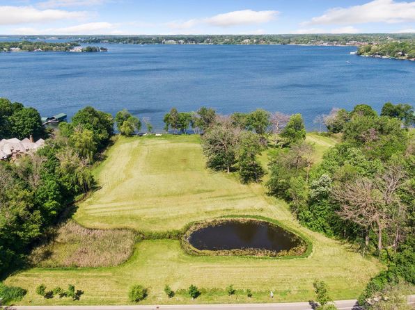 555 Bushaway Rd, Wayzata, MN 55391