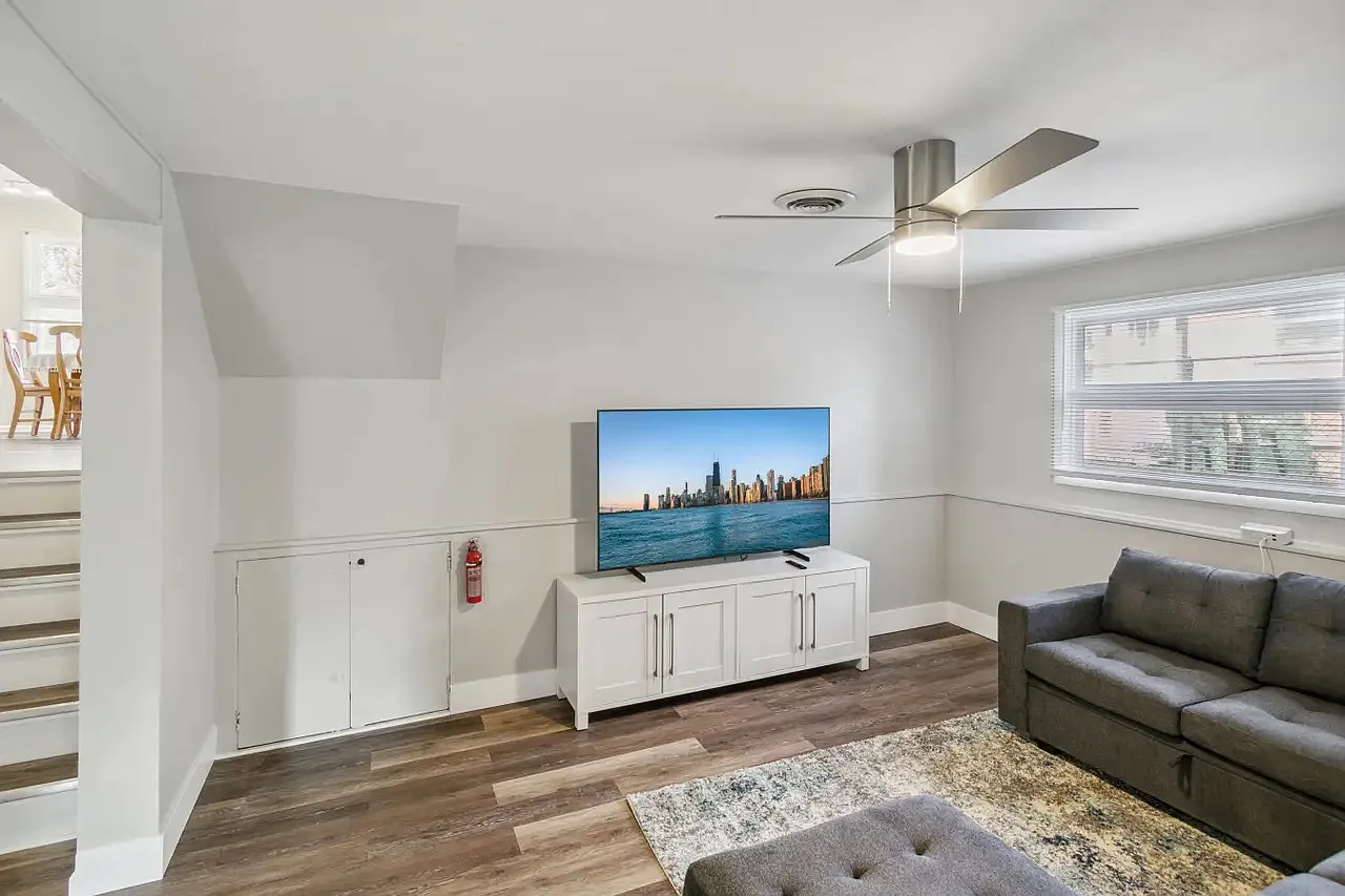 4 bed, 1600 sqft, $7,000 — Photo 3