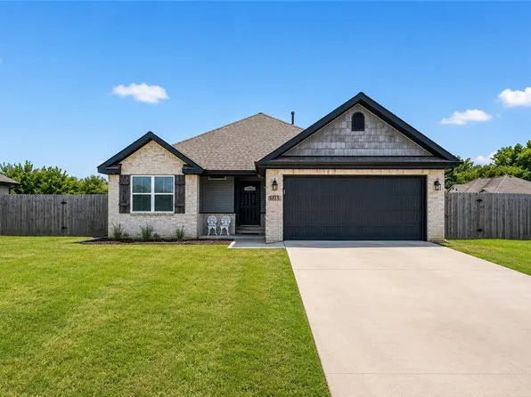 861 Benton St, Prairie Grove, AR 72753