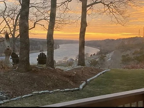 8 Dogwood Rd Unit 8, Buzzards Bay, MA 02532