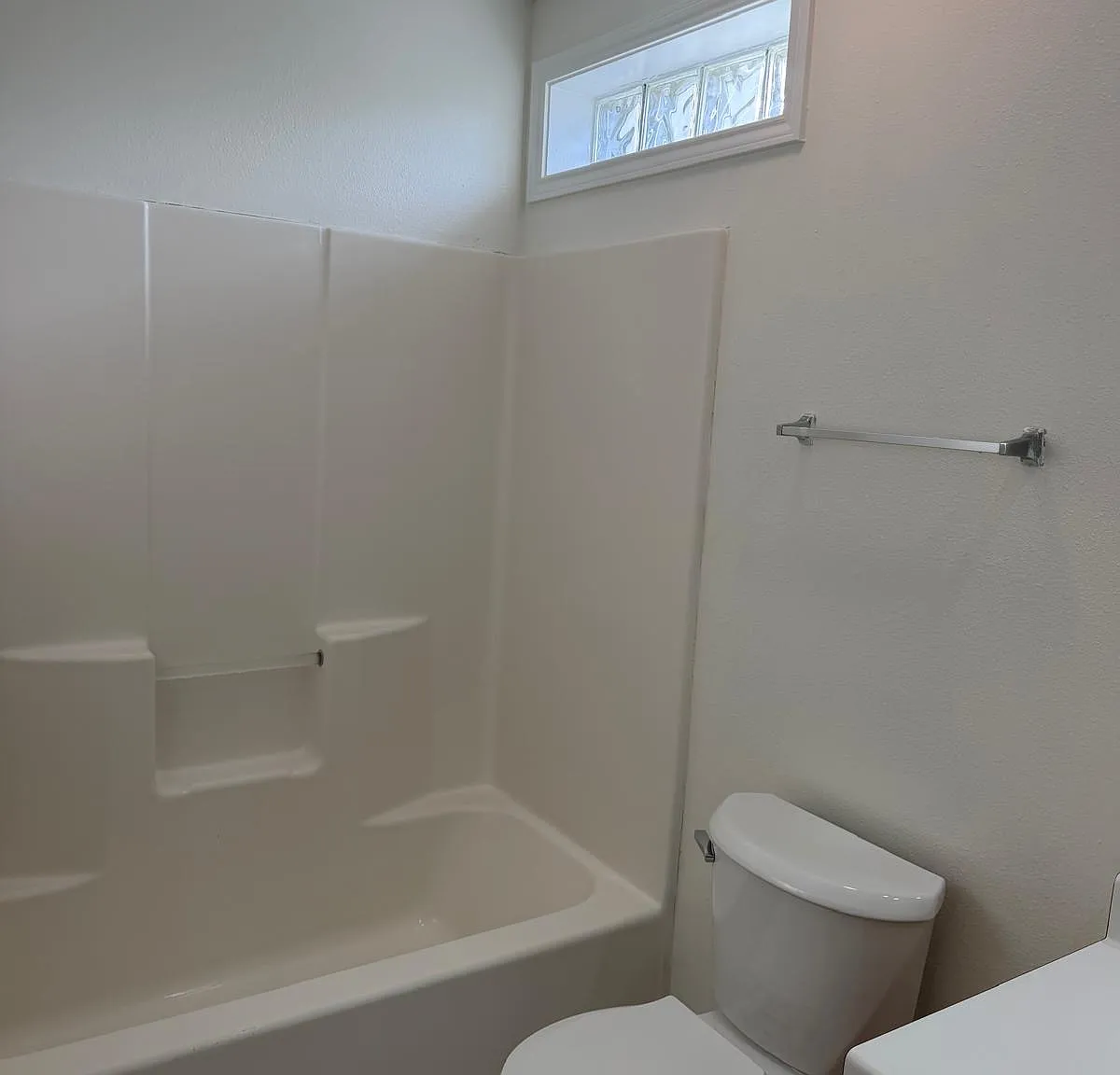 3 bed, 1361 sqft, $1,700 — Photo 3