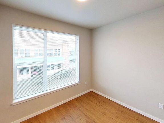 4th image of 2518 Meridian St #205