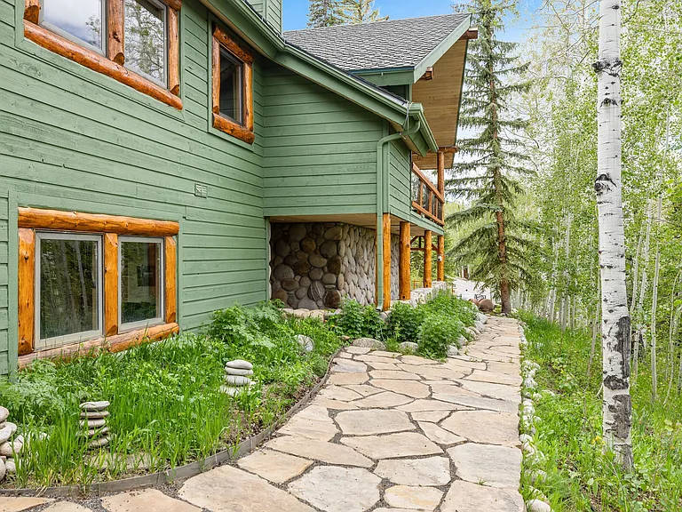 818 Faraway Rd — Photo 3
