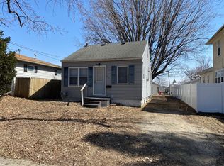 521 Evergreen Ave, Waterloo, IA 50701