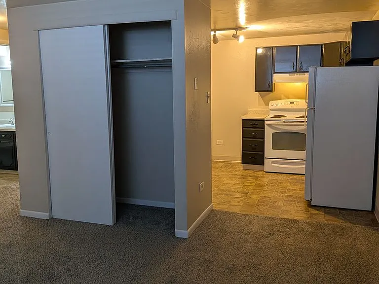 95 N Clarkson St Carolyn Arms Apartments — Photo 24