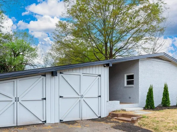 111 E Belvedere Rd, Greenville, SC 29605