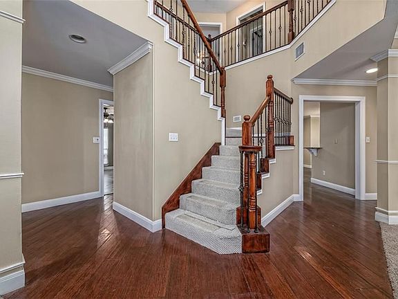 3rd image of 100 Lost Oaks Dr