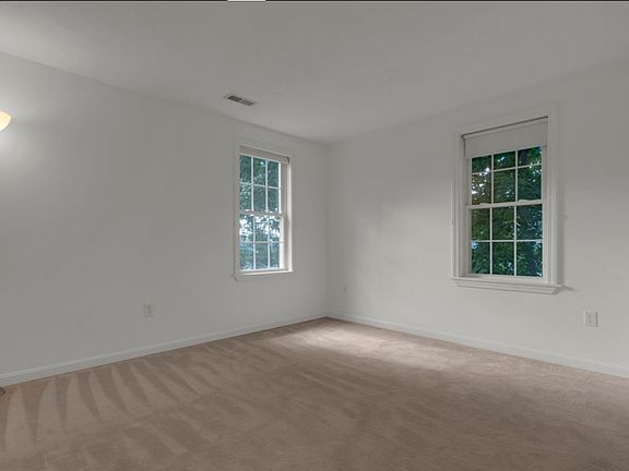 5th image of 577 Winter St