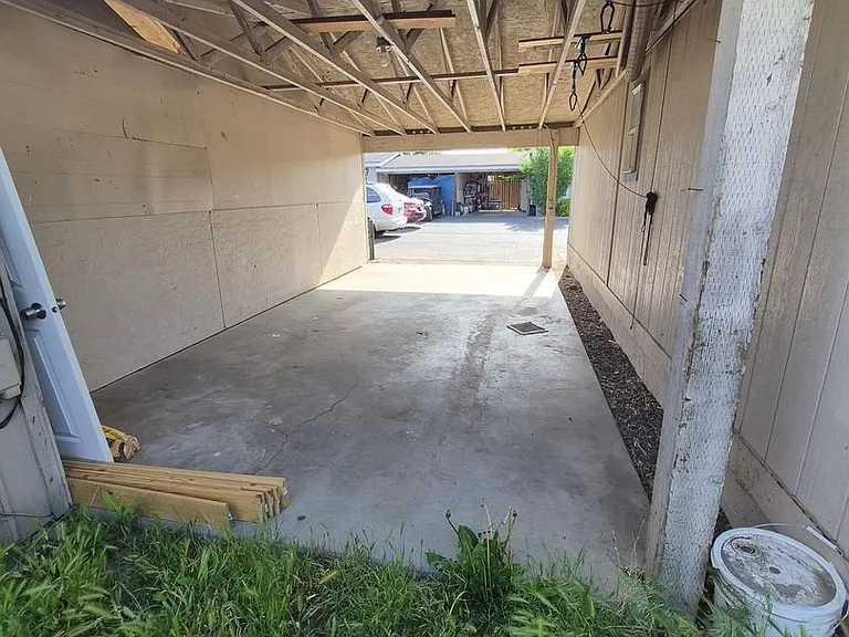 341-343 NW Hemlock Ct — Photo 25