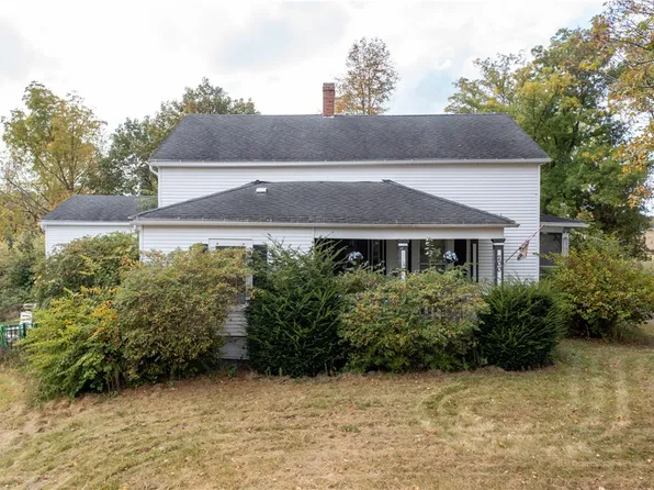 200 Hook Rd, Farmington, NY 14425