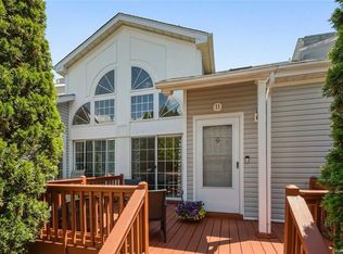 11 Pembrooke Ct, Putnam Valley, NY 10579