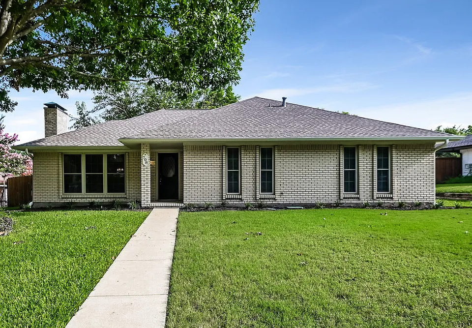708 Village Green Dr