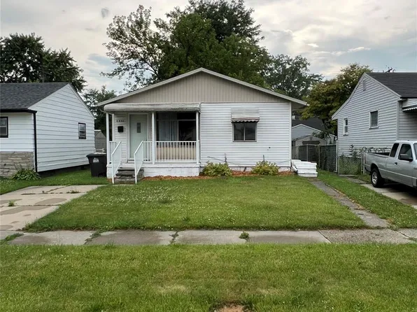 6832 Cornell St, Taylor, MI 48180