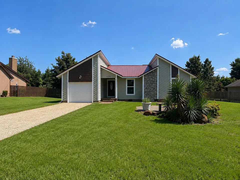 1228 Bromley Dr