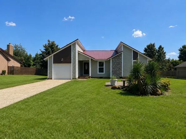 1228 Bromley Dr, Fayetteville, NC 28303