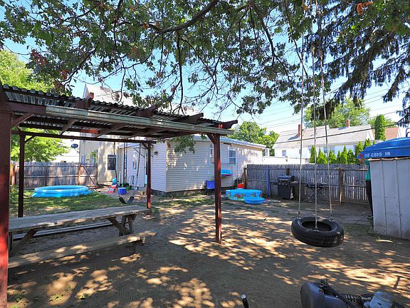 4th image of 127 E Hollis St #129