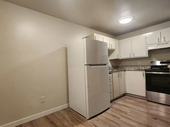 Cherry St 2620 E, 2620 E Cherry St APT 5, Seattle, WA 98122