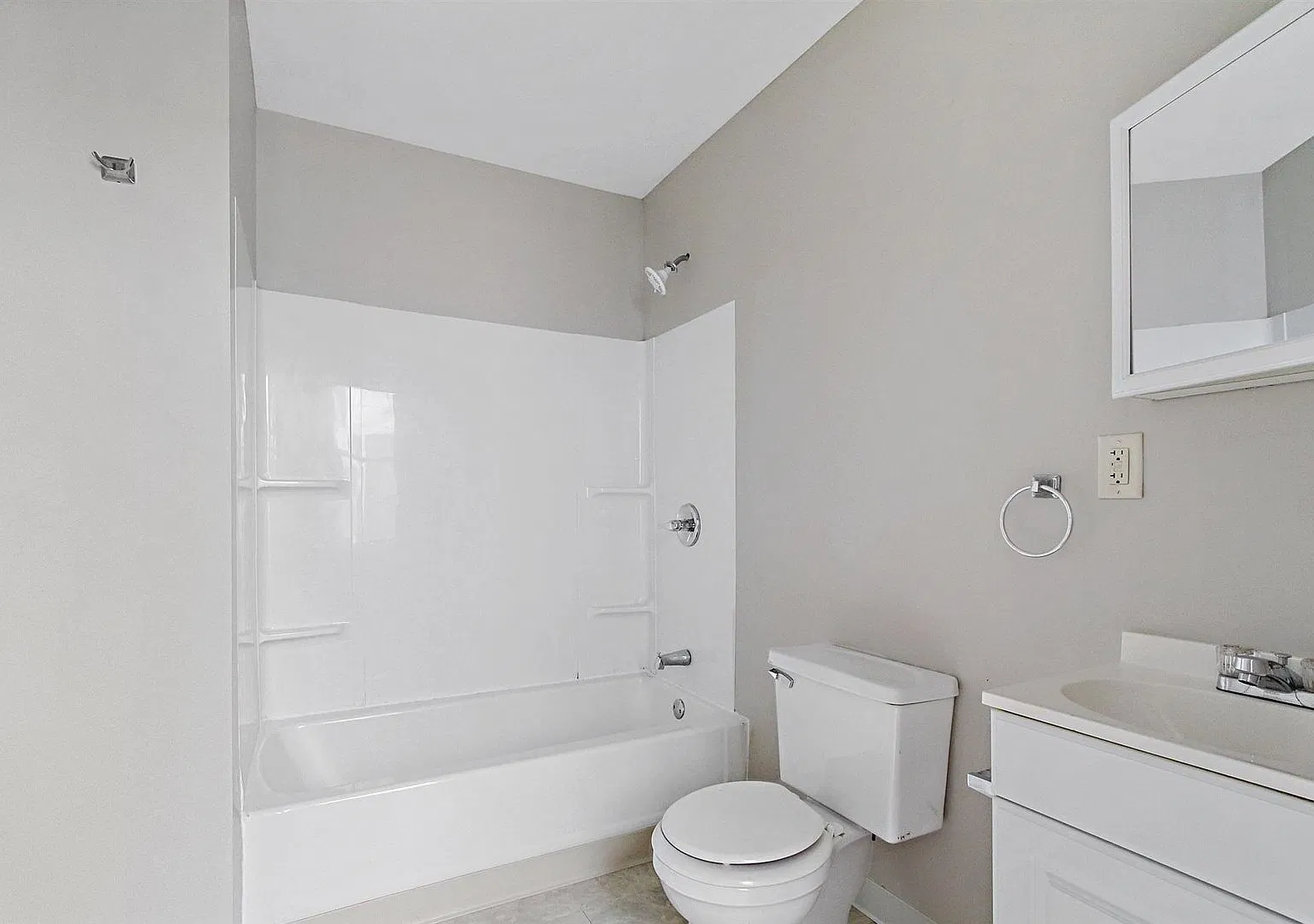 357 E Philadelphia Street — Photo 3
