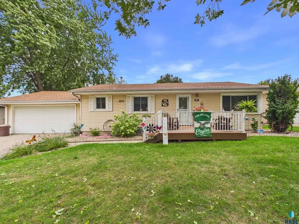 710 N Catherine Ave, Madison, SD 57042
