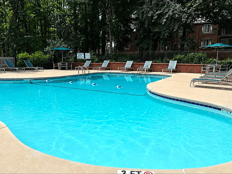 Laurel Woods Apartments — Photo 14
