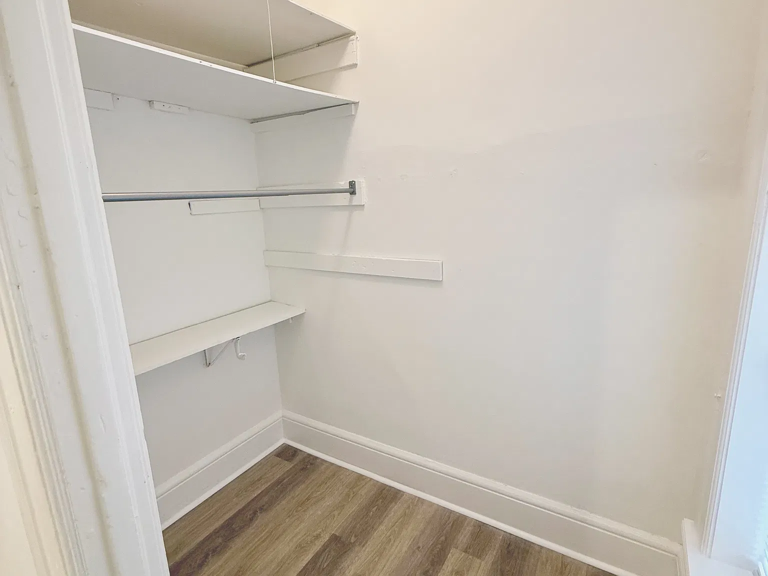 1708 E Lafayette Pl — Photo 4