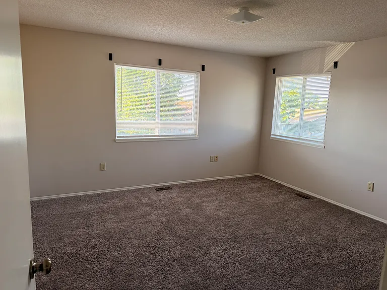 1325 W Nottingham Cir — Photo 9