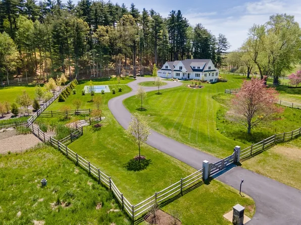 1094 Monument St, Concord, MA 01742