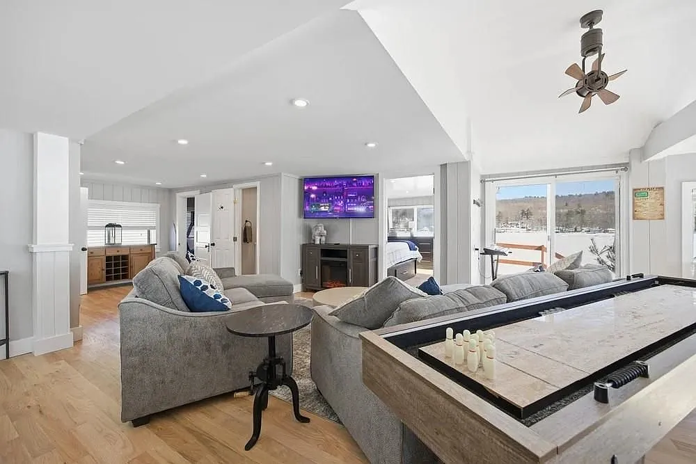 3 bed, 2.0 bath, 3224 sqft, $6,000 — Photo 2