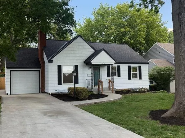 3010 W 47th Ter, Westwood, KS 66205