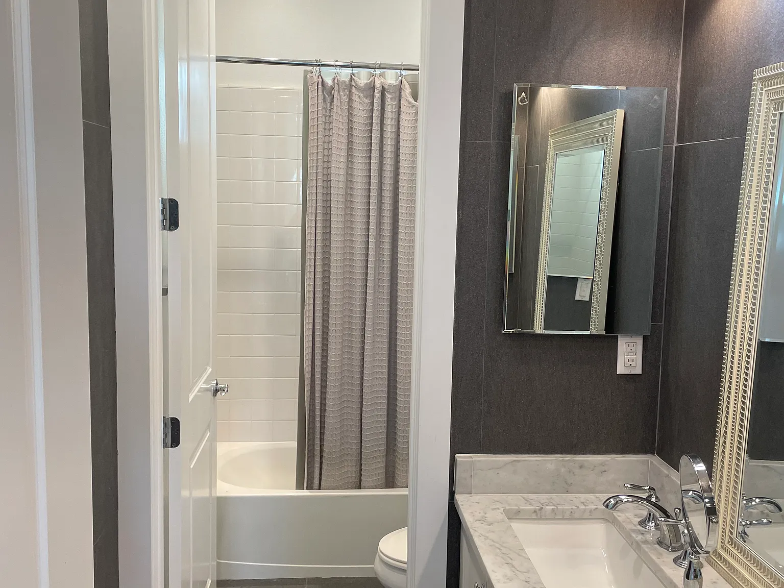 5 bed, 2900 sqft, $1,500 — Photo 2