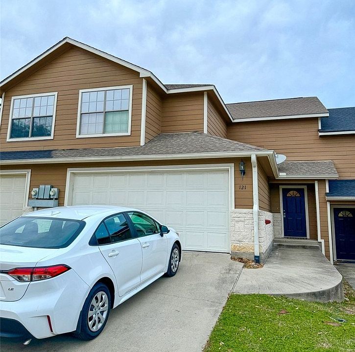 1st image of 121 Sendero Dr