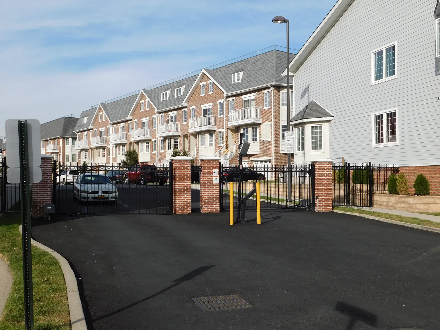 328 Soundview Ln — Photo 1