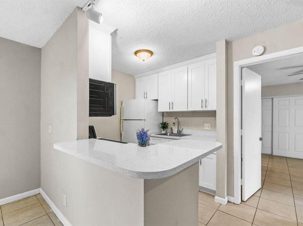 16 Crossings Cir APT D