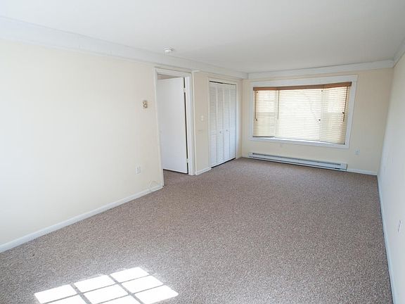 bedroom with closet
