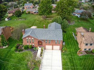 17 Parkcrest Dr, Cecil, PA 15321