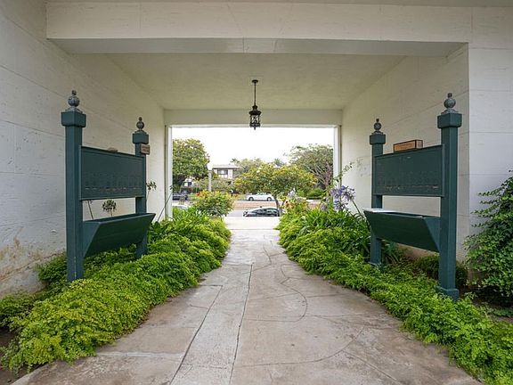 3rd image of 415 San Vicente Blvd #6