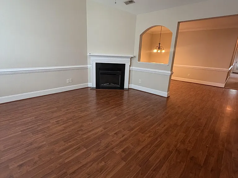 3504 Ellsworth Dr #B — Photo 2